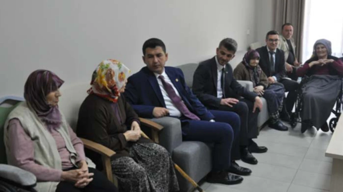 Ermenek&rsquo;te Şehit Annesi ve Huzurevi Sakinlerine Anneler G&uuml;n&uuml; Ziyareti