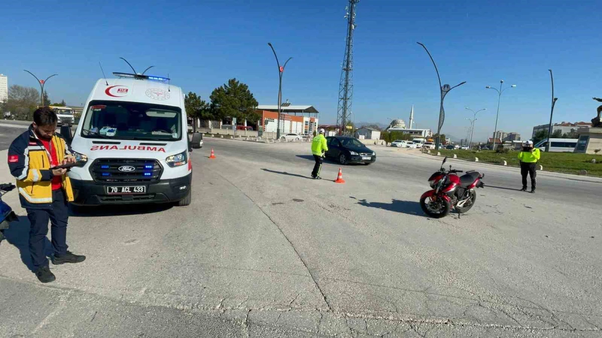 Karaman&rsquo;da motosiklet kazası kamerada: 1 yaralı
